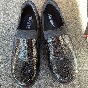 Algeria black athletic shoes